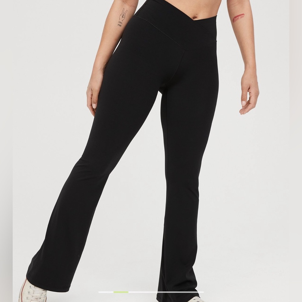 Aerie Black High Waisted Crossover Flair Leggings Medium
